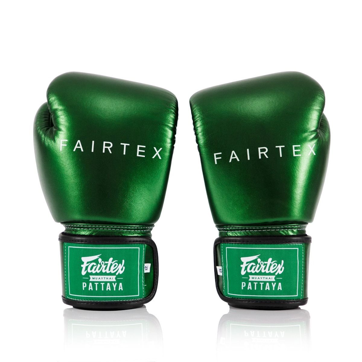 כפפות איגרוף תאילנדי Fairtex עם עיצוב מסורתי ועמידות גבוהה