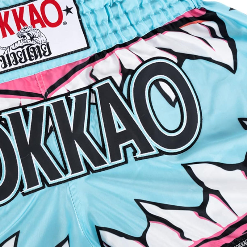 מבט צד של מכנסי איגרוף תאילנדי YOKKAO לחופש תנועה באימוני קיקבוקס