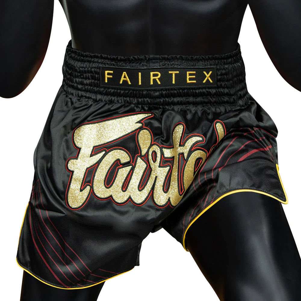 מכנסי איגרוף פיירטקס Fairtex דגם Mr.X בעיצוב מודרני עם חגורת מותן אלסטית רחבה בעלת שמונה רצועות