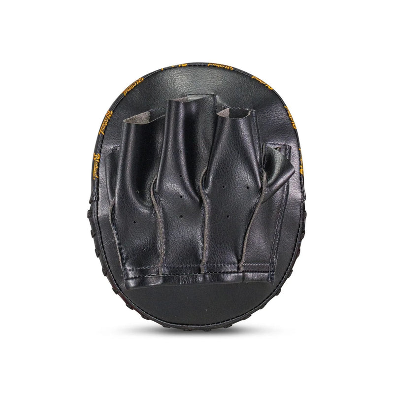 תא אחיזה ארגונומי עם בליטת Ball Grip פנימית ורצועת הידוק רחבה בלאפות פוקוס Blegend BFM17