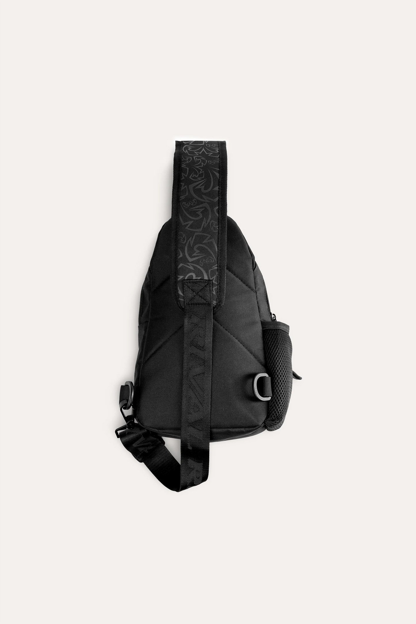 תיק צד עמיד מפוליאסטר רייבל Rival Crossbody Bag עם כיס רוכסן קדמי