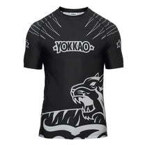 ראשגארד שרוול קצר עילית לאימוני ג'ו ג'יטסו ו-MMA מבית Yokkao Original