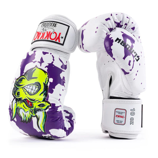כפפות מואי תאי לבנות YOKKAO Angry Bull מהדורה מוגבלת לעבודת שק ופדים--לבן