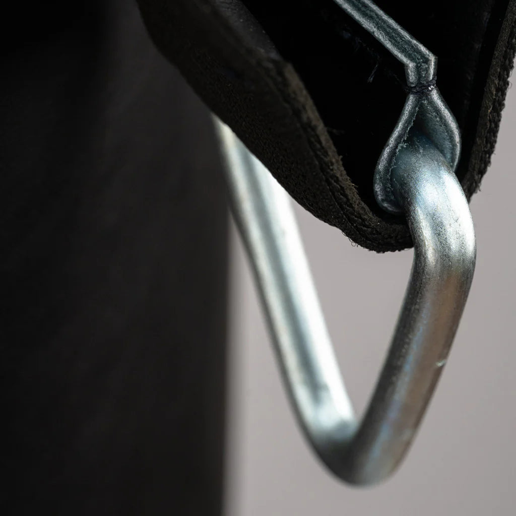 שק אגרוף איכותי לעבודת לואו קיק ומידל קיק בעצימות גבוהה Yokkao Heavy Bag--שחור