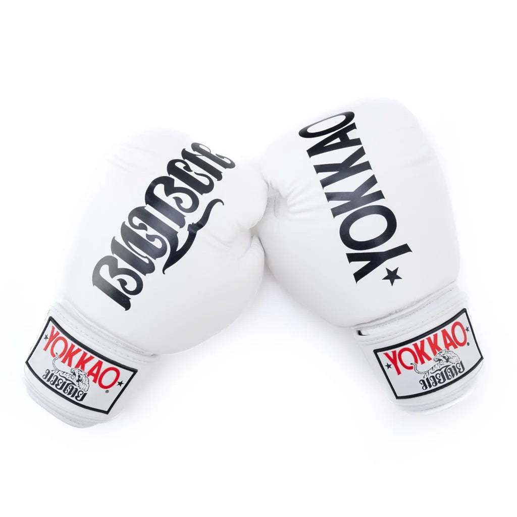 כפפות איגרוף תאילנדי YOKKAO Legacy פתיחה וסגירה נוחה לעבודת קלינצ'ים--לבן