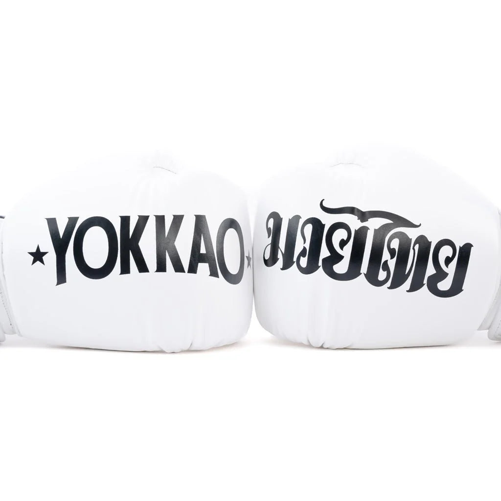 כפפות איגרוף מקצועיות YOKKAO Legacy בעיצוב דואלי ייחודי לזירה--לבן
