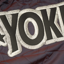 מבט צד של מכנסי איגרוף תאילנדי YOKKAO לחופש תנועה באימוני קיקבוקס