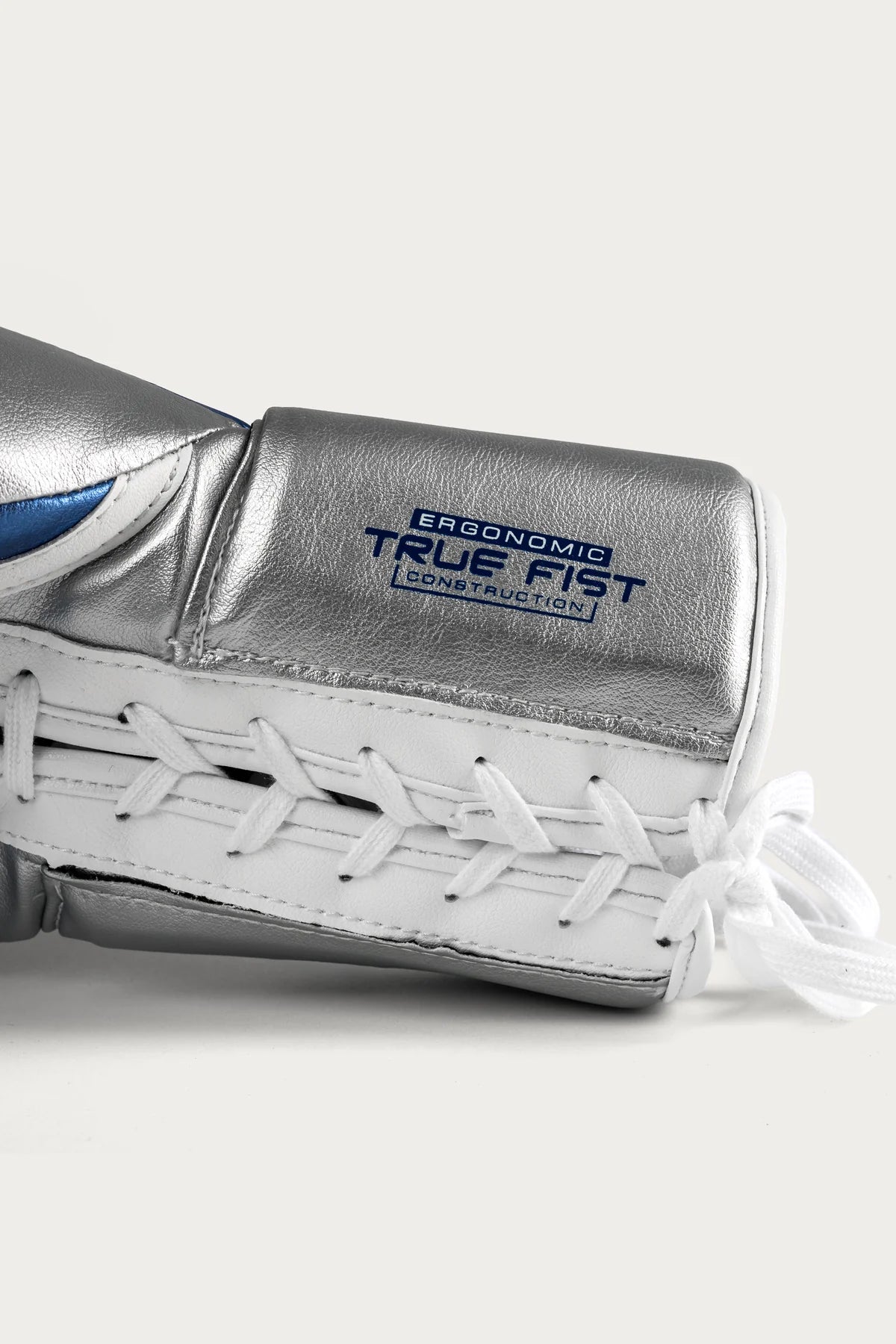 כפפות ספארינג מקצועיות 14oz ריבל RS100 עם מנגנון סגירת שרוכים מסורתי להגנה על המפרקים--כחול כסף
