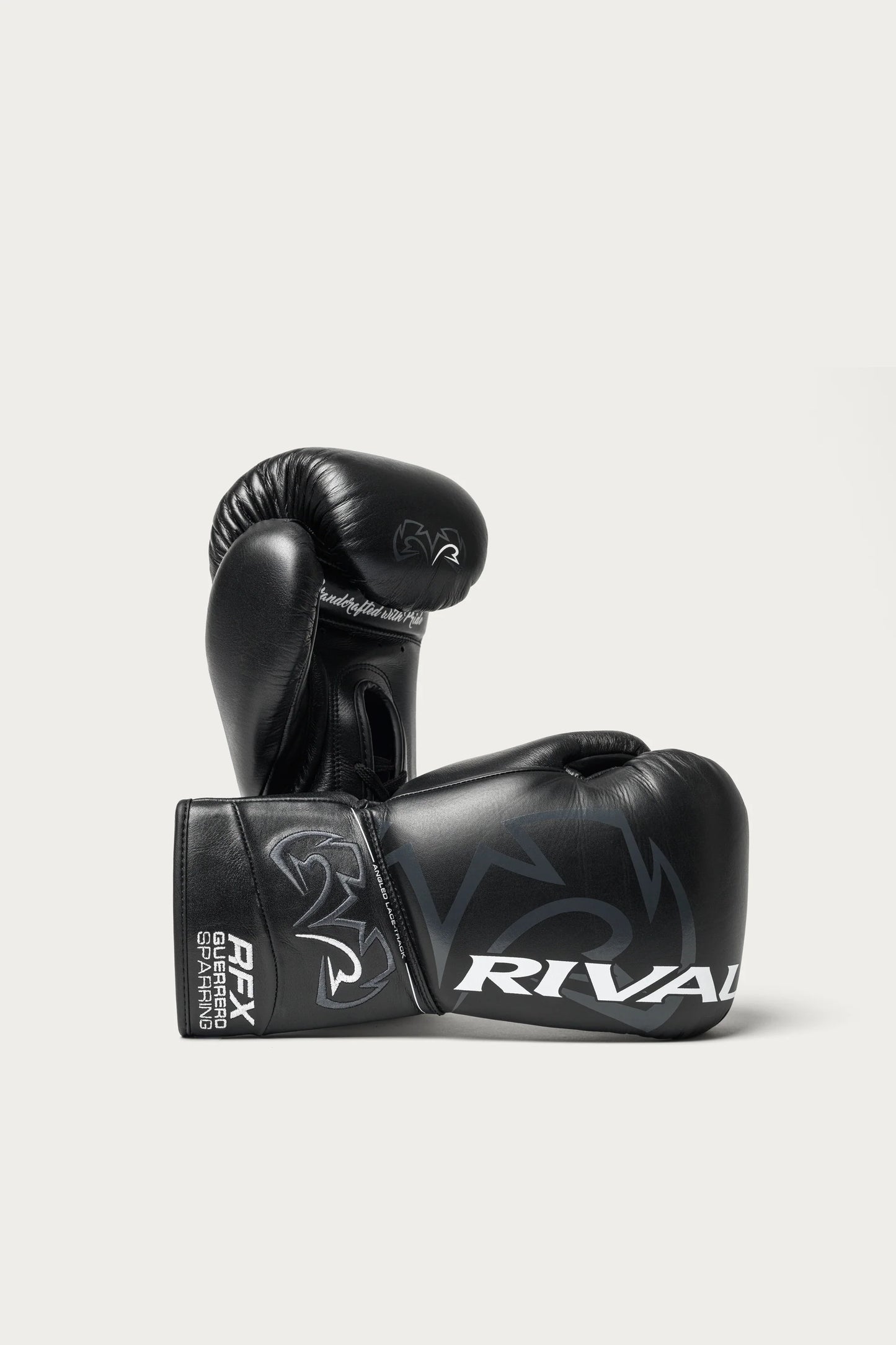כפפות איגרוף שרוכים מקצועיות מותג ריבל דגם Rival RFX-Guerrero HDE-F לאימונים וספארינג--שחור