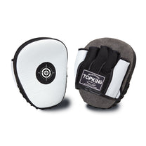 כפפות פוקוס טופ קינג דגם Top King Focus Mitts Light Weight ללא סקוץ עם גב רשת מאוורר למאמנים במכון