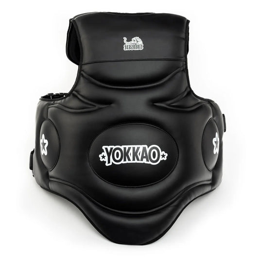 מגן גוף מקצועי למאמנים מבית Yokkao לאימוני איגרוף תאילנדי וקיקבוקסינג--שחור
