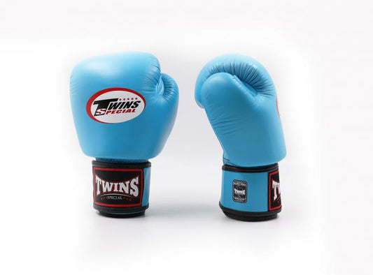 כפפות איגרוף מקצועיות Twins Special לאימון וספארינג--תכלת