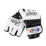 כפפות MMA Fairtex FGV17 במבט חזיתי המתאימות לאימון MMA ולספארינג קל כחלק מציוד אגרוף מקצועי--לבן שחור
