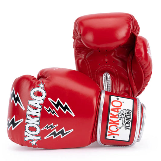 כפפות איגרוף YOKKAO Stadium שחורות עם לוגו מובלט תלת מימד למראה יוקרתי--אדום