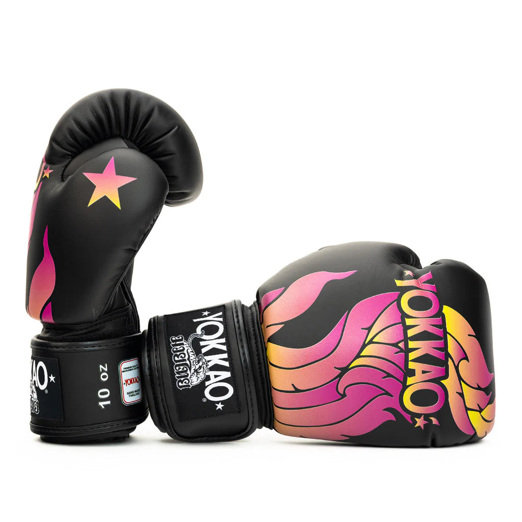 ציוד לחימה פרימיום כפפות אגרוף Yokkao The Flame עם עיצוב להבות מסורתי מהמקדשים בתאילנד--שחור