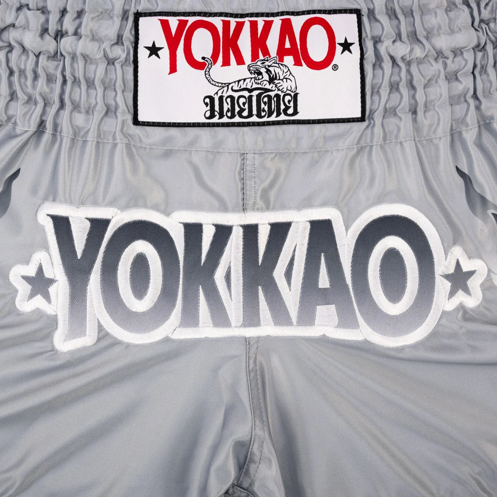 מכנסי קיקבוקסינג ואיגרוף תאילנדי YOKKAO The Flame בעיצוב להבה ייחודי--כסף
